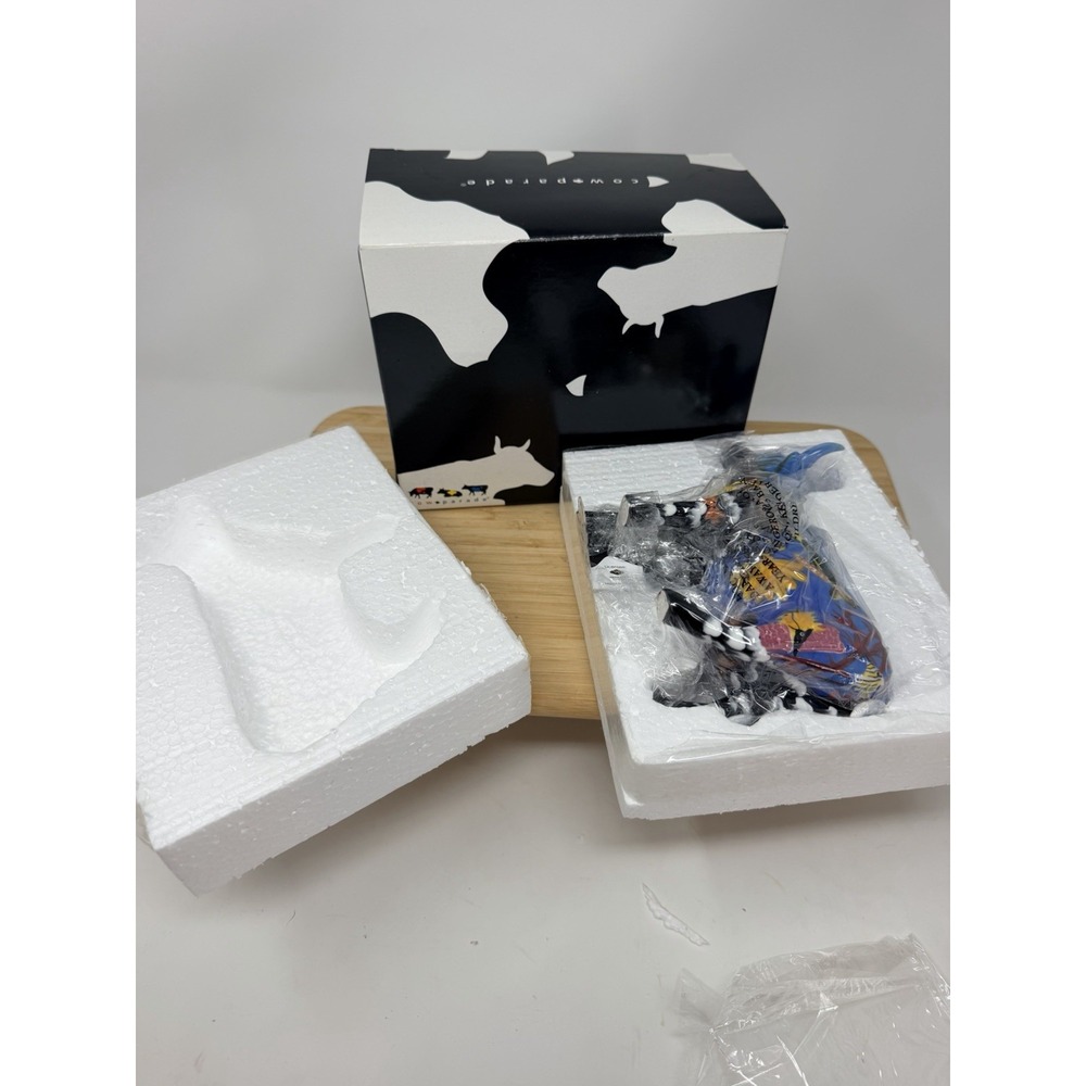 Cow Parade The Elusive SeaCow #7342 Westland 2005 With Box & Tag Figurine